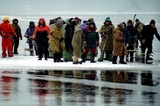 Оторвавшаяся в Хабаровском крае льдина унесла 40 человек и 28 машин
