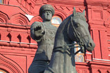 Москвич пытался покончить с собой, врезавшись в памятник Жукову