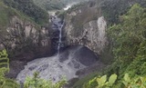 На видео попал момент с обрушением части самого большого водопада в Эквадоре