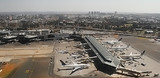 В столице ЮАР лайнер протаранил здание аэропорта