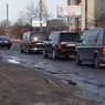 Кортеж Порошенко едва проехал по разбитой дороге подо Львовом