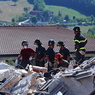 В Италии оперативные службы продолжают искать жертв землетрясения