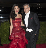 Супруга Джорджа Клуни Амалия стала иконой стиля (ФОТО)