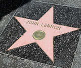 Вандалы осквернили звезду Леннона в Голливуде