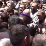В Армении у резиденции католикоса произошла потасовка между священниками и силовиками