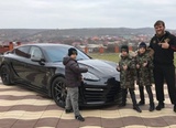 Тренер детей главы Чечни получил на 24-летие Porsche Panamera (ФОТО)