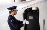 «Непростительно»: японская компания извинилась за отбывший на 25 секунд раньше поезд