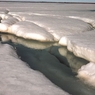 В Якутии грузовик ушел под лед, ведутся поиски тела водителя