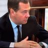 Медведев пришел на совещание к Путину в "умных" часах