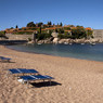 В Черногории аренда пляжного шезлонга доходит до 75 евро в день