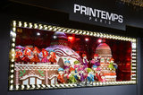 Ума Турман открыла рождественские витрины парижского магазина Printemps (ВИДЕО)
