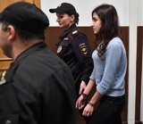 Суд вернул дело сестер Хачатурян в прокуратуру, настаивая на оценке действий убитого ими отца