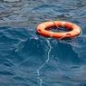 Выжившие моряки с затонувшего траулера доставлены на Сахалин