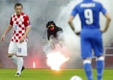 Фанаты сборной Хорватии едва не сорвали матч с Италией (ВИДЕО)