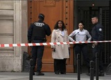 В Париже неизвестный с ножом ворвался в полицейский участок