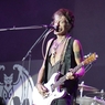 Джо Перри из Aerosmith упал без сознания на концерте и был госпитализирован