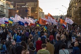 На Марше мира кто-то рвал украинский флаг, остальные просили мира