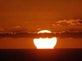 Второе солнце или НЛО: очевидцы сняли на видео загадочное явление в небе