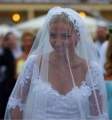 Во время борьбы за букет невесты Татьяна Навка потеряла дорогой браслет (ВИДЕО)