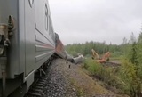 Число обнаруженных погибших при сходе поезда в Коми выросло до трех