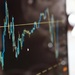 Курс доллара вырос до 77 рублей впервые с апреля