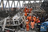 При обрушении строящейся охлаждающей башни электростанции в Китае погибли люди