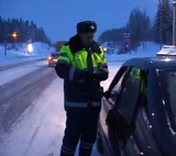 Двое автоинспекторов задержаны в центре Москвы за взятку