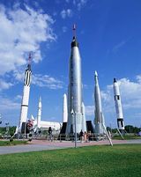 Россия запускает первую за 50 лет гражданскую ракету "Ангара"