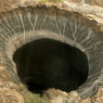 Исследователи отважились спуститься в "черную дыру" на Ямале