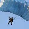Один парашют на двоих: десантникам удалось избежать смертельного падения