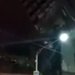 Очевидцы сняли на видео обрушение бизнес-центра на проезжую часть на севере Москвы