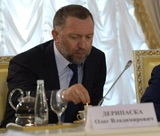 Дерипаска предложил считать изменой провоцирование санкций, в Кремле ответили