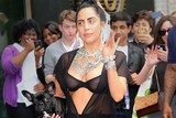 Леди Гага разгуливает по Нью-Йорку в прозрачном комбинезоне ВИДЕО