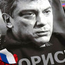 Люди в черном опустошили место убийства Бориса Немцова (ВИДЕО)
