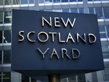 В Великобритании 3-е полицейских были арестованы за жесткое порно