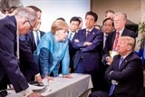 СМИ рассказали, как Трамп швырнул в Меркель конфетами на саммите G7