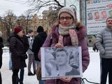 Тысячи жителей Петербурга пришли на Марсово поле вспомнить Бориса Немцова