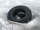Под Хабаровском автомобиль ушел под лед, двое погибли