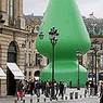 Маккарти решил демонтировать секс-елку в центре Парижа