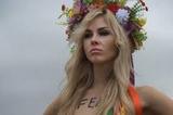 С Femen требуют штраф за порчу колоколов в Нотр-Дам-де-Пари