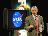 Глава НАСА возмущён, что астронавты вынуждены летать к МКС на российских "попутках"