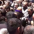 В Армении у резиденции католикоса произошла потасовка между священниками и силовиками