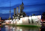 Легендарный крейсер «Аврора» покинул стоянку