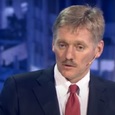 Песков призвал с понимание относиться к ограничениям во время праздников с учетом "опасного соседства"
