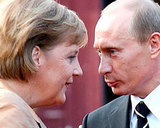 Путин обсудил с Меркель украинский кризис и газ