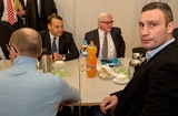 США и ЕС требуют от Януковича, Россия от Майдана - прекратить