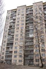 В Москве мужчину вытолкнули из окна многоэтажки