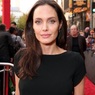 Друг Анджелины Джоли: "Она в жутком состоянии, продолжает худеть из-за измен Питта"