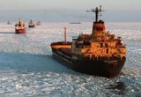 В арктических льдах застрял караван судов с грузом для Минобороны