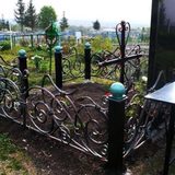 Маленькие дети разнесли 30 могил в Братске